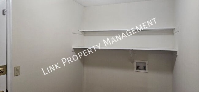 Building Photo - 5101 N Moore Ln