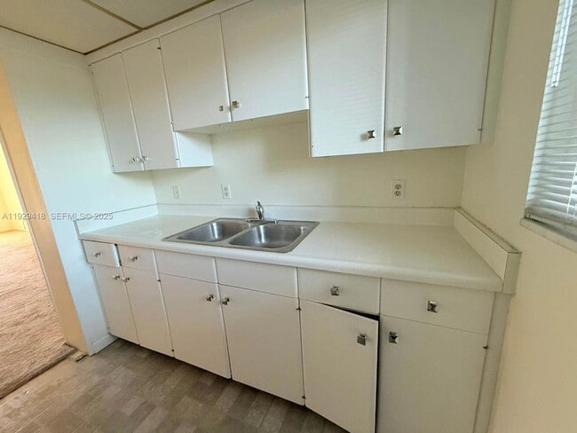 Building Photo - 649 S Tamiami Trl