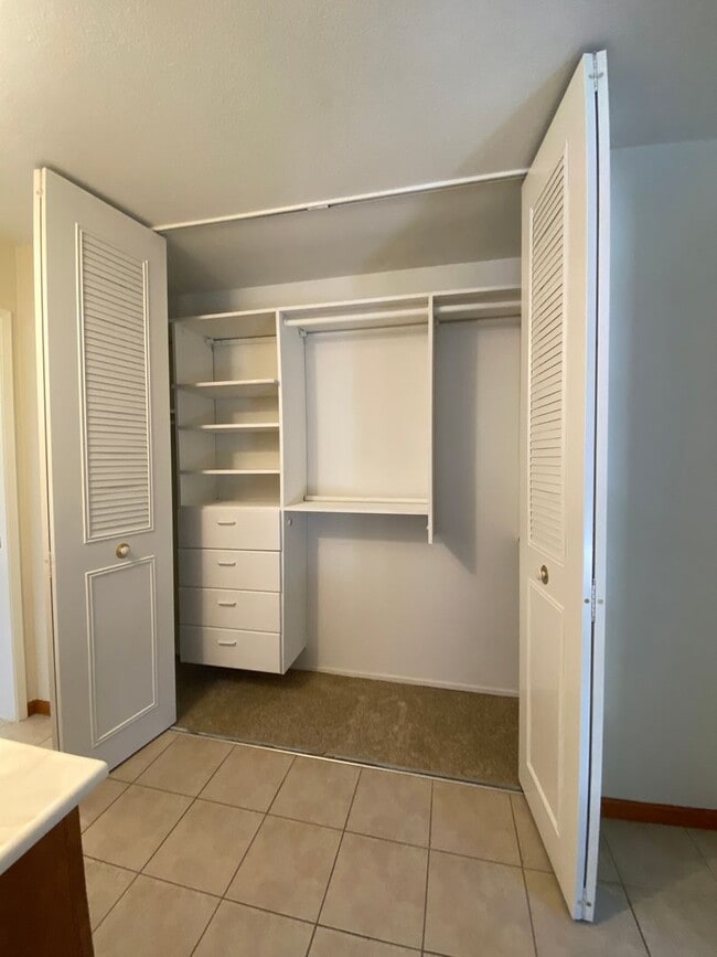 Building Photo - Pleasanton Single Story House 4 bed/2 bath, Downtown next to Amador Valley High! Great Location