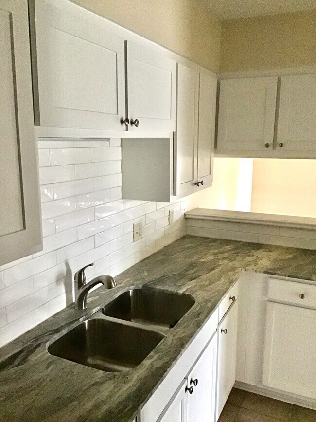 Building Photo - 2132 Gardere Ln