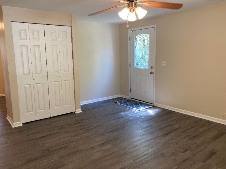 Building Photo - 309 Blade St