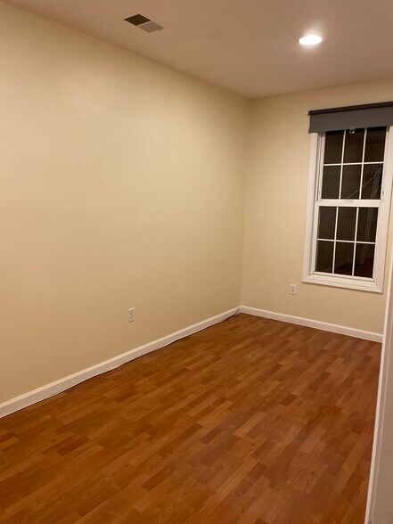 Building Photo - 227 Elm St