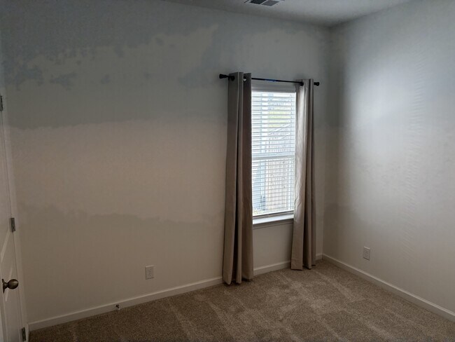 Building Photo - 2732 Minuteman Ln