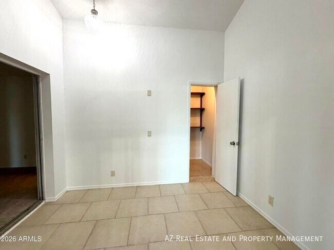 Building Photo - 2901 W Sierra St