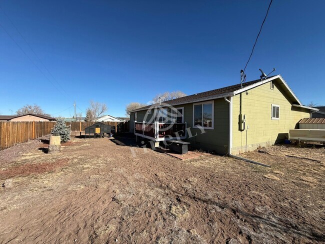 Building Photo - 844 Tori Cir