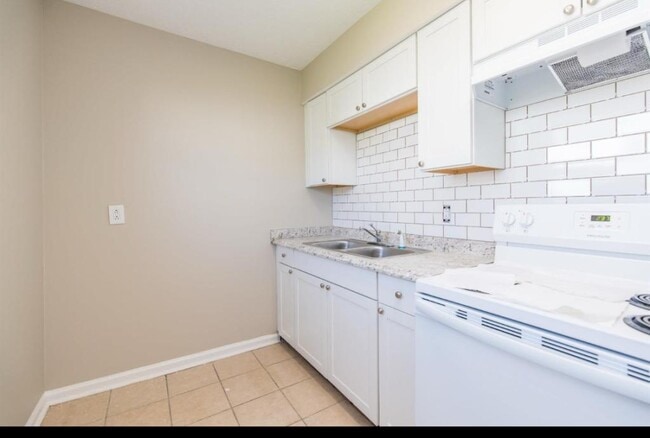 Building Photo - 431 Garden City Dr