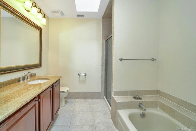 Building Photo - 23 Meadowood Dr