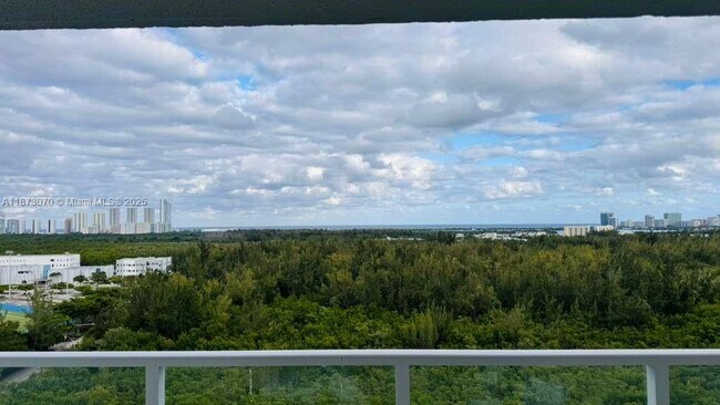 Building Photo - 15051 Royal Oaks Ln