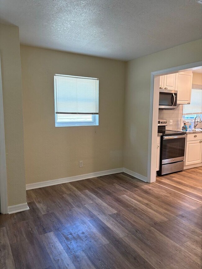 Building Photo - Beautifully Appointed 3/2 w Garage For Ren...
