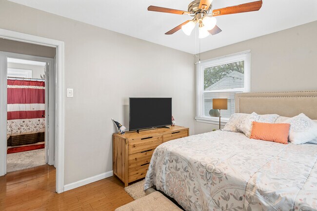 Building Photo - 6620-22 Wise Ave