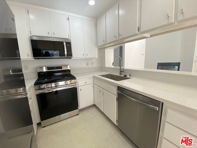 Building Photo - 2207 Brenta Pl