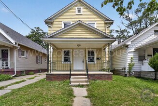Building Photo - 2034 Berkshire Pl