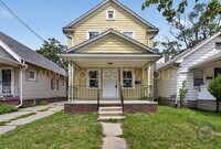 Building Photo - 2034 Berkshire Pl