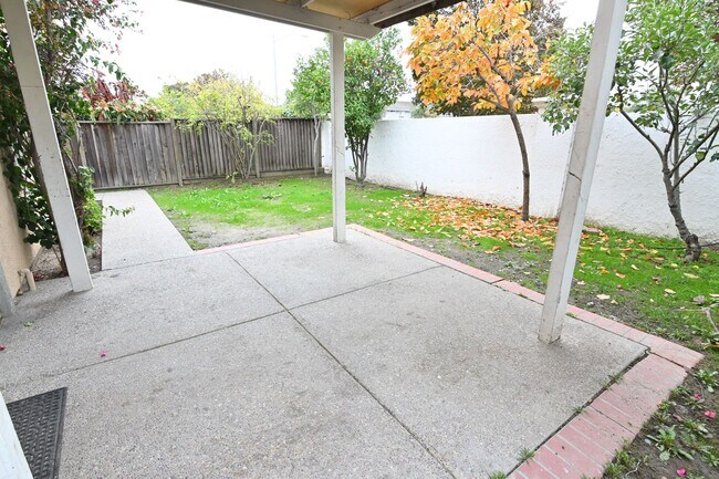 Building Photo - Stunning 5-Bedroom 3 bath 2 story Home in Prime North San Jose Location.