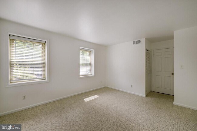 Building Photo - 1403 E Abingdon Dr