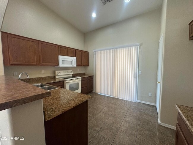 Building Photo - 926 S 241st Ave