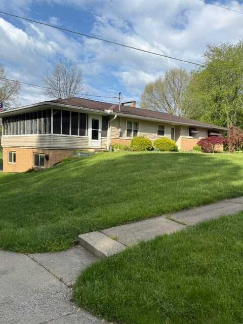 Building Photo - 212 Hoffman Rd