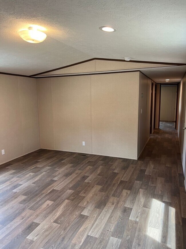 Building Photo - Brand New! Move In Ready & Close to Downto...