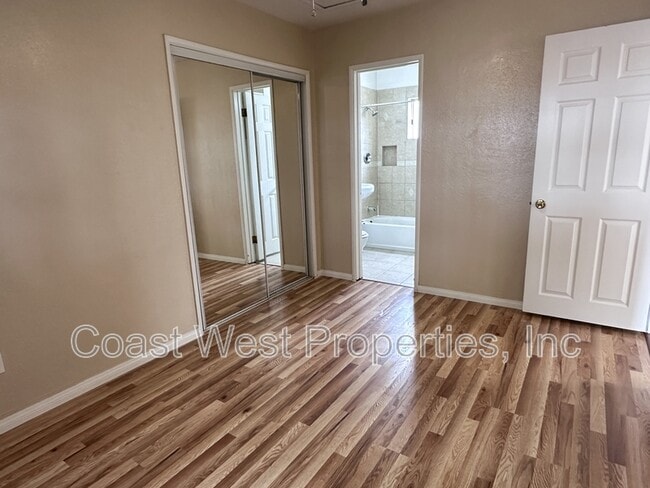 Building Photo - 4262 Ingraham St