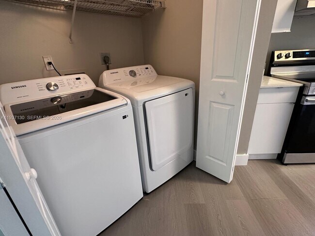 Building Photo - 2246 SE 27th Dr