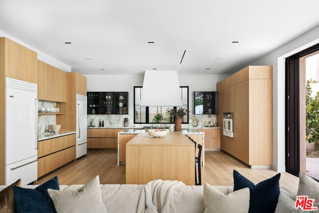 Building Photo - 10950 Verano Rd