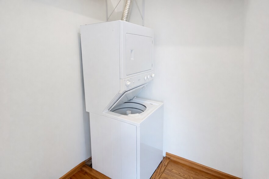 Building Photo - 2375 W Montana St