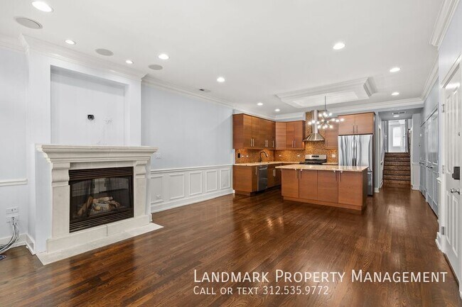 Building Photo - 2257 W Belmont Ave