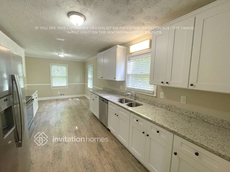 Building Photo - 4730 Shadybrook Way SE