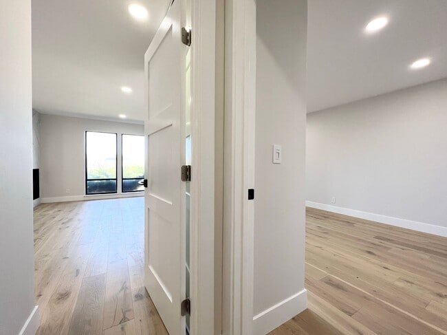 Building Photo - Beautifully Remodeled Condo with OCEAN VIE...