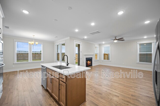 Building Photo - 704 Conifer Dr