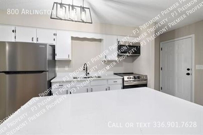 Building Photo - Fully Renovated Apartment near UNCG- 2 bed...