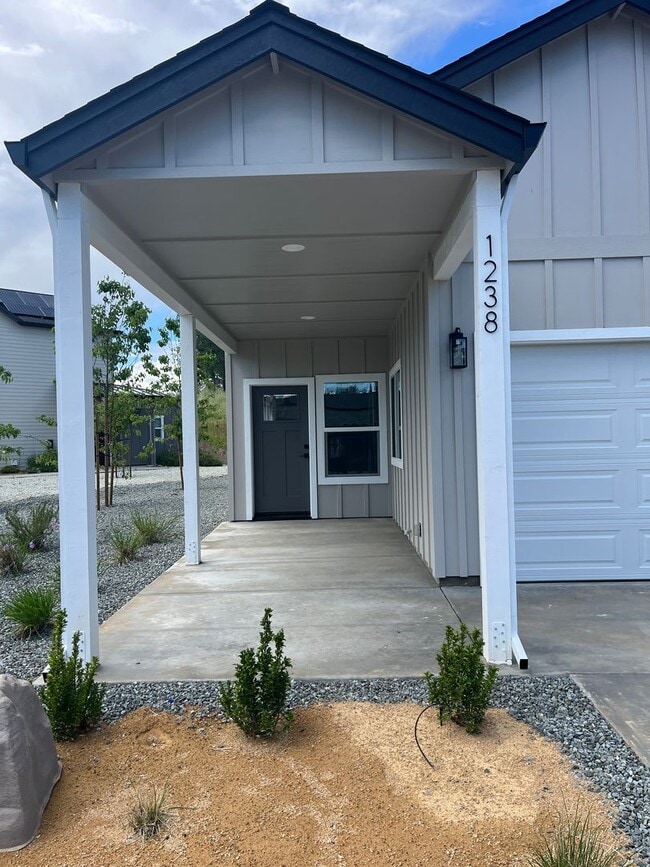 Building Photo - Brand New Build on Old Alturas - ALL Electric with City of Redding Solar!