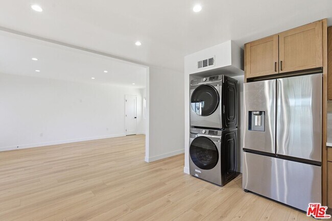 Building Photo - 5411 Troost Ave