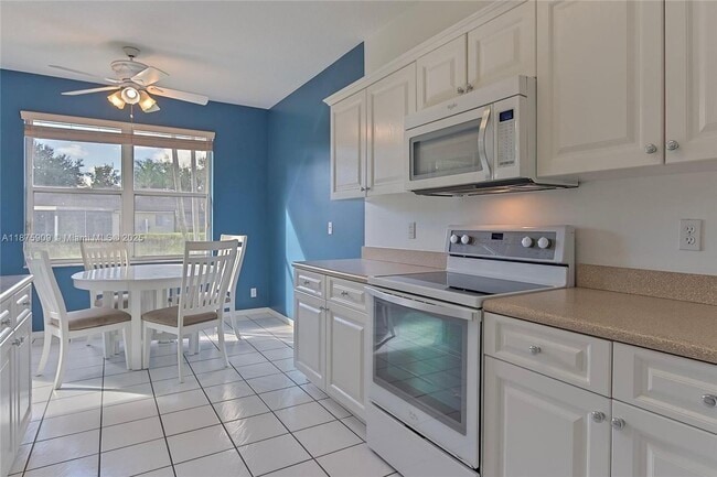 Building Photo - 8658 Vía Reale