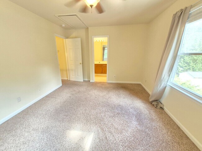 Building Photo - 125 Ivywood Dr