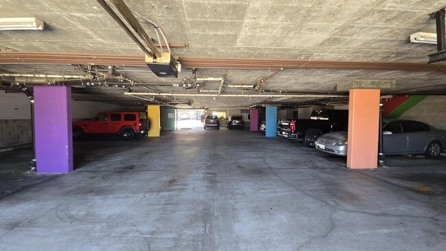 Building Photo - 785 W 19th St