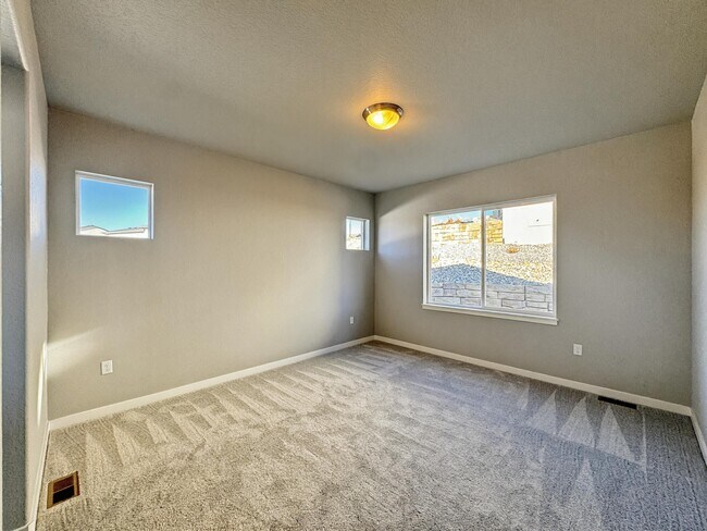 Building Photo - 8633 Noreen Falls Dr