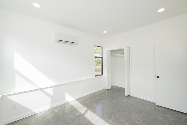 Building Photo - Atkinson Commons- Unit 6