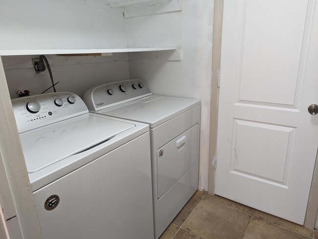 Building Photo - 3135 Shady Dell Ln