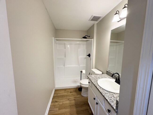 Building Photo - 140 Ivygreen Chase