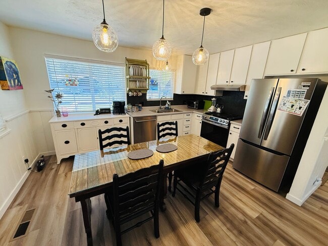 Building Photo - 1676 Bakersfield St