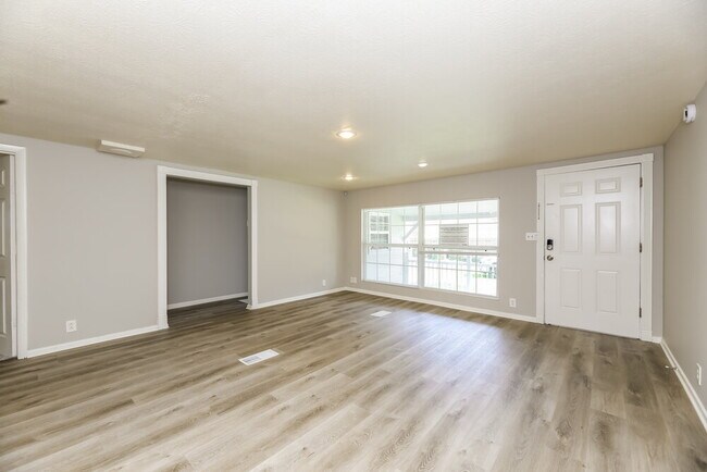 Building Photo - 1845 Co Rd 209B