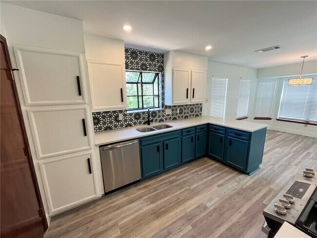 Building Photo - 2401 Silver Spur Dr