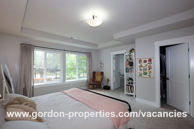 Building Photo - SE Golden Eagle Ln - 4 bedroom home in Hap...