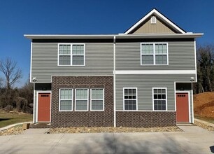 Building Photo - 318 Bogle St