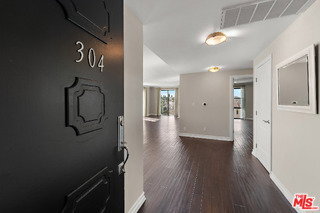 Building Photo - 152 S Oakhurst Dr