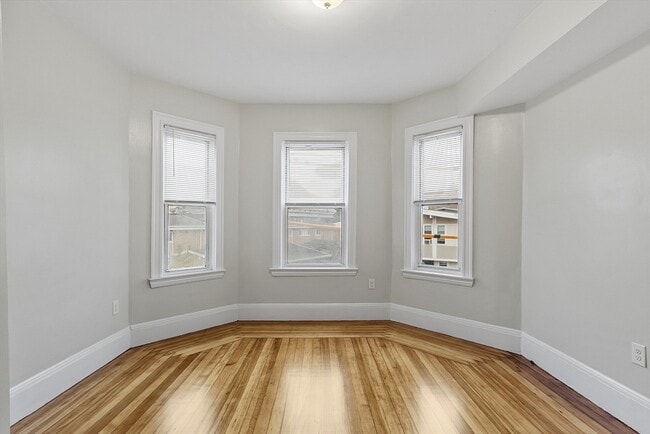 Building Photo - 237 Walnut St