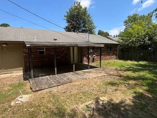 Building Photo - 4149 Yale Rd