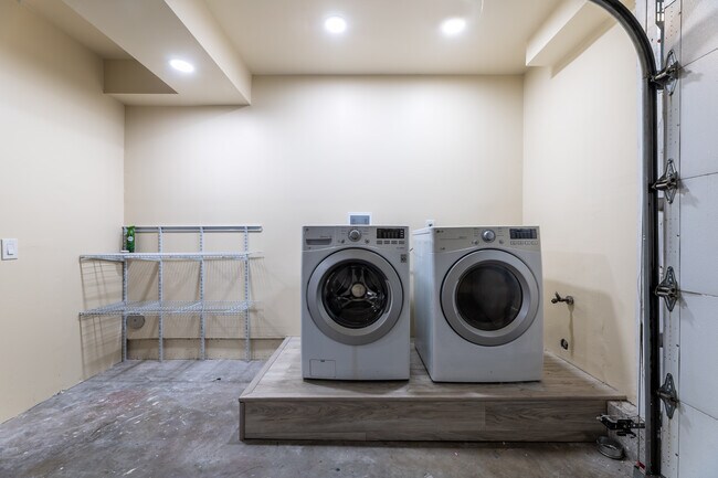 Building Photo - 21249 Figueroa St