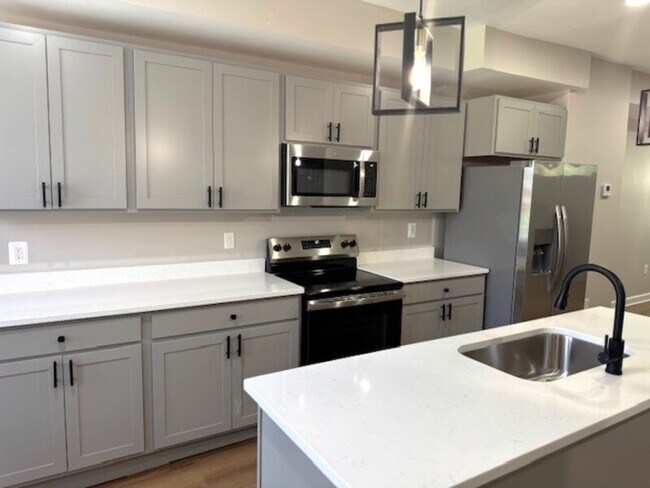 Building Photo - 2216 Whittier Ave